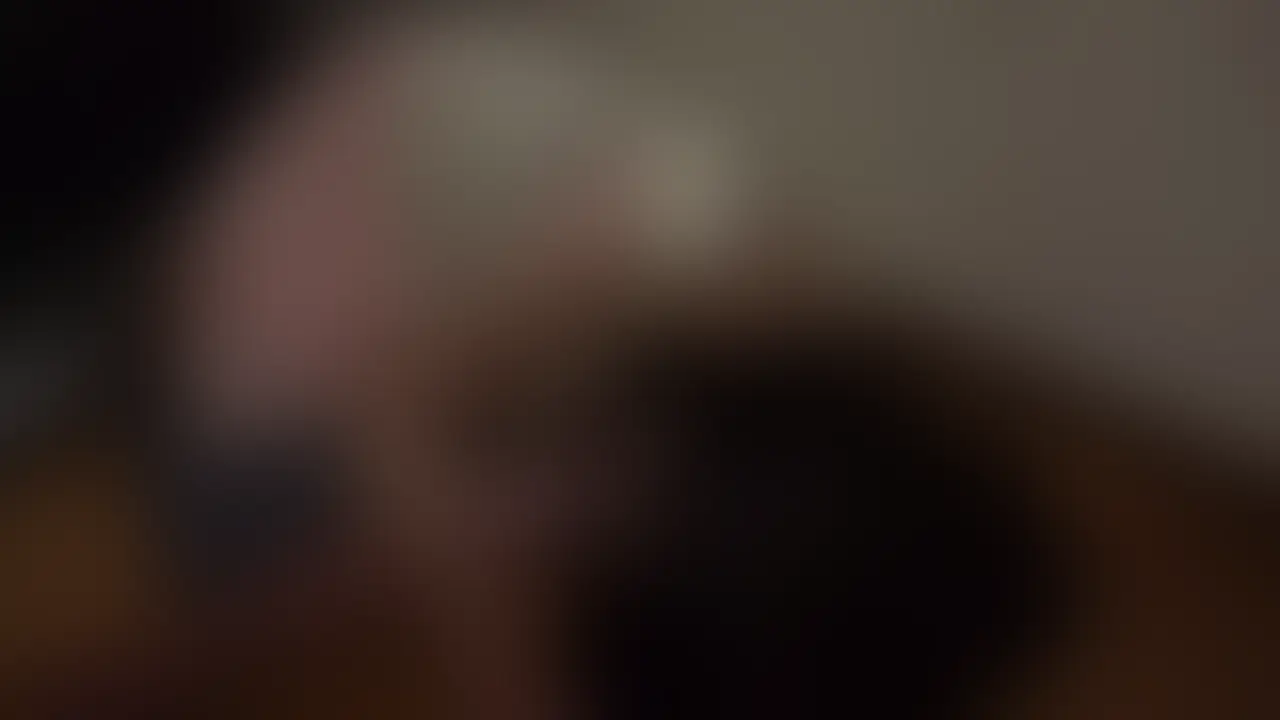 美乳のゆるふわ系女子が眠ってるのに乳首弄られてビンビンになりながら好き勝手犯されてる!!!
夕暮れ頃に出かけて行った妹が明け方になって帰って来たんです。
玄関に着くなりバタリと眠ってしまったようで、靴も半分履いたままの状態でした。
流石にそのままにしておくわけにもいかず寝床まで引きずって連れて行こうとして数年ぶりに抱きかかえた妹の体の感触に、どんな時でも事情を察せぬ我がムスコが反応。
夜通し遊んで風呂になぞ入っていないだろうし、体を拭いてやらなくてはと咄嗟に思い付いた言い訳を握りしめ、目の前の女のブラウスに手をかけました。
長らく見ることのなかった胸はすっかり大人のそれに成長し、乳首は移動させる振動で擦れてすっかり硬く充血していました。
人差し指でクリクリと弄ってみたり舌で舐めたりしてみると意識がないのにピクリと反応してくるので、どんどん気持ちが乗ってきて手は一枚ずつ服をはぎ取っていき、ついにはパンツに手をかけました。
自分も裸になり、妹の唾液で湿ったチンポを股の間にねじ込みます。久しぶりの妹マンコは年齢と共に成熟しつつも瑞々しさにあふれ、むさぼるように腰を振り続け最高潮の勢いのまま思い切り射精したんです。
昼頃目覚めた妹はなんだか体が痛いと言っていましたが、どうやら気づかれてはいないようで一安心です。 (2/2)