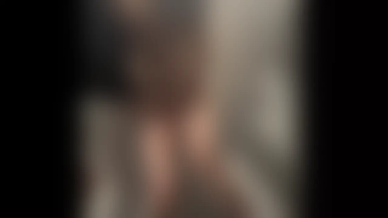 潮吹きand中出し🔥
非常階段に連れ込んで、好き勝手使われる美容部員の痴態。 (2/2)