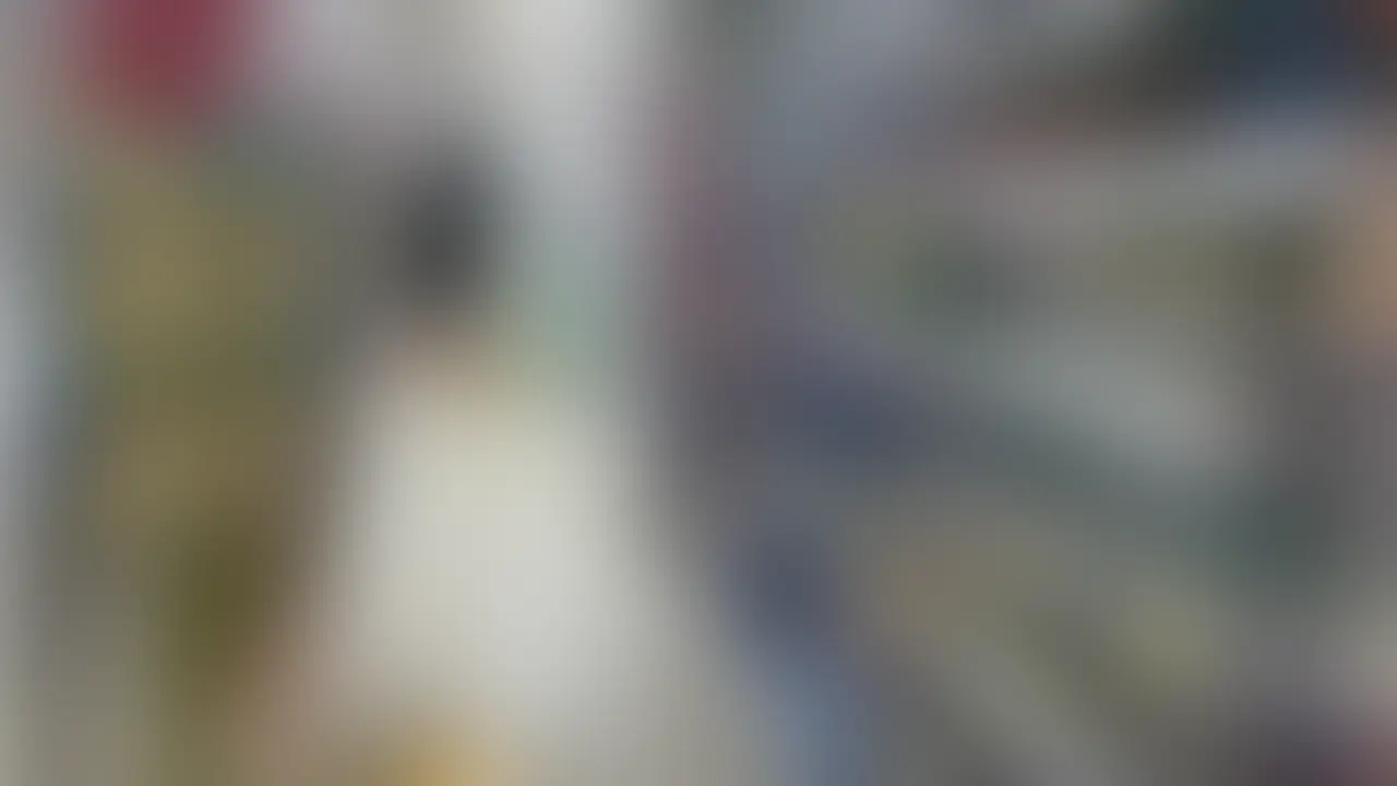 とある男の忘備録 港区OL
街中で突然うずくまり、動けなくなってしまった女性。
そんな光景に直面したとき、手を差し伸べるべきか否か、激しい葛藤に襲われる男性は少なくない。
「大丈夫ですか」という純粋な善意の一言が、現代社会では別の意味を持ちかねないという懸念があるからだ。
見ず知らずの男性から声をかけられることへの女性側の警戒心や恐怖、
そして周囲から「下心があるのではないか」「ナンパではないか」と誤解されるリスクが、男たちの足をすくませる。
現代特有のディスタンスと過剰な自意識が、人を助けるという自然な行動にブレーキをかけてしまうのだ。
しかし、目の前で苦しむ人を放置する罪悪感もまた重い。
駅員を呼ぶべきか、女性の通行人に託すべきか、あるいは世間体を捨てて声をかけるべきか。
スマートフォンの画面を見つめながら躊躇するその背中には、冷淡さではなく、優しさと猜疑心の狭間で引き裂かれる現代人のリアルな苦悩が滲んでいる。
善意を行動に移すには、少しの勇気だけでなく、社会的なリスクを乗り越える覚悟まで求められる。
そんな歪んだジレンマの中で、男は今も静かに葛藤している。
<収録内容>
00:00~買い物している女を撮影。
03:00~公園に移動してベンチでスマホをイジリながら休憩。
04:54~女がベンチから離れたスキをみて飲み物に細工をする。
05:27~ベンチに戻り飲み物を飲む。
07:02~バス停に移動してバスに乗る女。
--------------------------------------------------------------------------------------------------
07:25~車内。後ろからパイ揉み。シャツをめくり上げる。乳首弄り。パイ出し。
12:00~逆さ撮り。尻を触る。電マでマンコぜめ。
15:40~パンツを下ろして、指で弄る、バイブでマンコぜめ。
17:35~バイブでイクおんな。しゃがむ。
18:55~バスを降りる。路地をふらふらと歩く。歩けなくなったところを持ち帰る。
--------------------------------------------------------------------------------------------------
21:38~隠し部屋。カラダを弄る。ブラをずらして乳首弄り、尻揉み。アナルをクローズアップで撮影。
28:36~陰毛チェック、顔クローズアップ撮影。ワキチェック。
31:04~どこかに電話する男。
32:29~足を持っておんなの引きずる。
32:40~別部屋。別の男が女が運んでくる。匂いを嗅ぐ、キス。
33:49~尻揉み、パイ揉み、パイ舐め、
38:48~パンツを脱がして、マン汁、クンニ、指入れ。
45:00~マンコとアナルをクローズアップ撮影。
46:22~フェラ、イラマ、パイズリ。
52:18~バック、アナルにぶっかけ。
53:56~バック、背面、正常位、マンコのまわりにぶっかけ。
58:56~正常位、枕で顔をふさぐ。騎乗位、正常位、マンコのまわりにぶっかけ。
62:28~正常位で激ピス、中出し、痙攣。
67:33~撮影者が再度セックスしようとする。 (2/2)