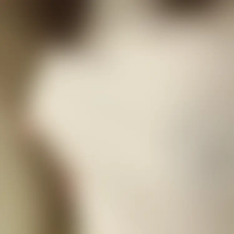 40代、ここから。「しばらくすると、また彼女からLI◯Eが届いた。 「さっきの、反応薄かったから……笑」 そう書かれていて、続けて写真が一枚。」の投稿サムネイル