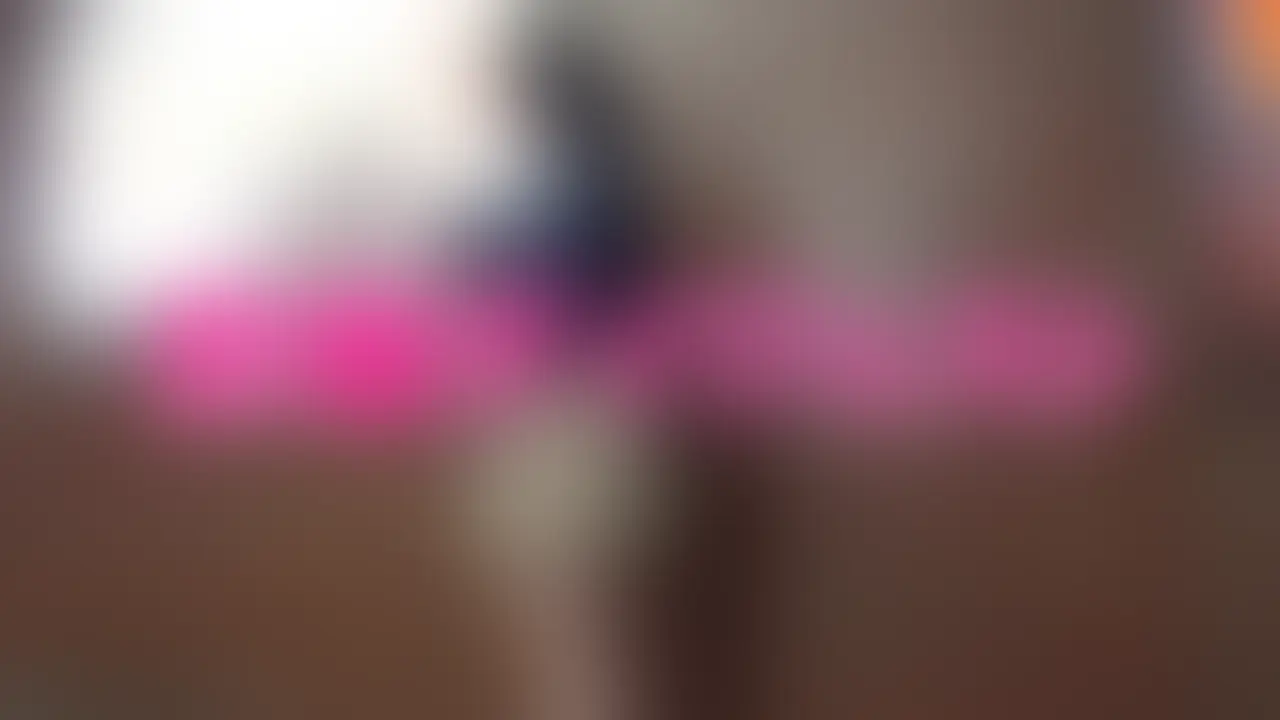 インスタで見つけたエッチな撮影と知らずにきた18歳女子大生後編! 前編のおじさんのねっとり前戯に目覚めた女子大生がバックが好きとスケベな事を漏らした事で、バック、寝バック、立ちバック、高層階の窓に手をついての丸見えバック、スパンキング、とさらにおじさんのいやらしい責めにドM全快!最後は膣奥の大量中出しに成功!大量のザーメンが逆流してきました。そのままお掃除フェラをして貰い笑顔でバイバイしました!最後までご覧頂くと事後シャワーのおまけつきです。 (2/2)