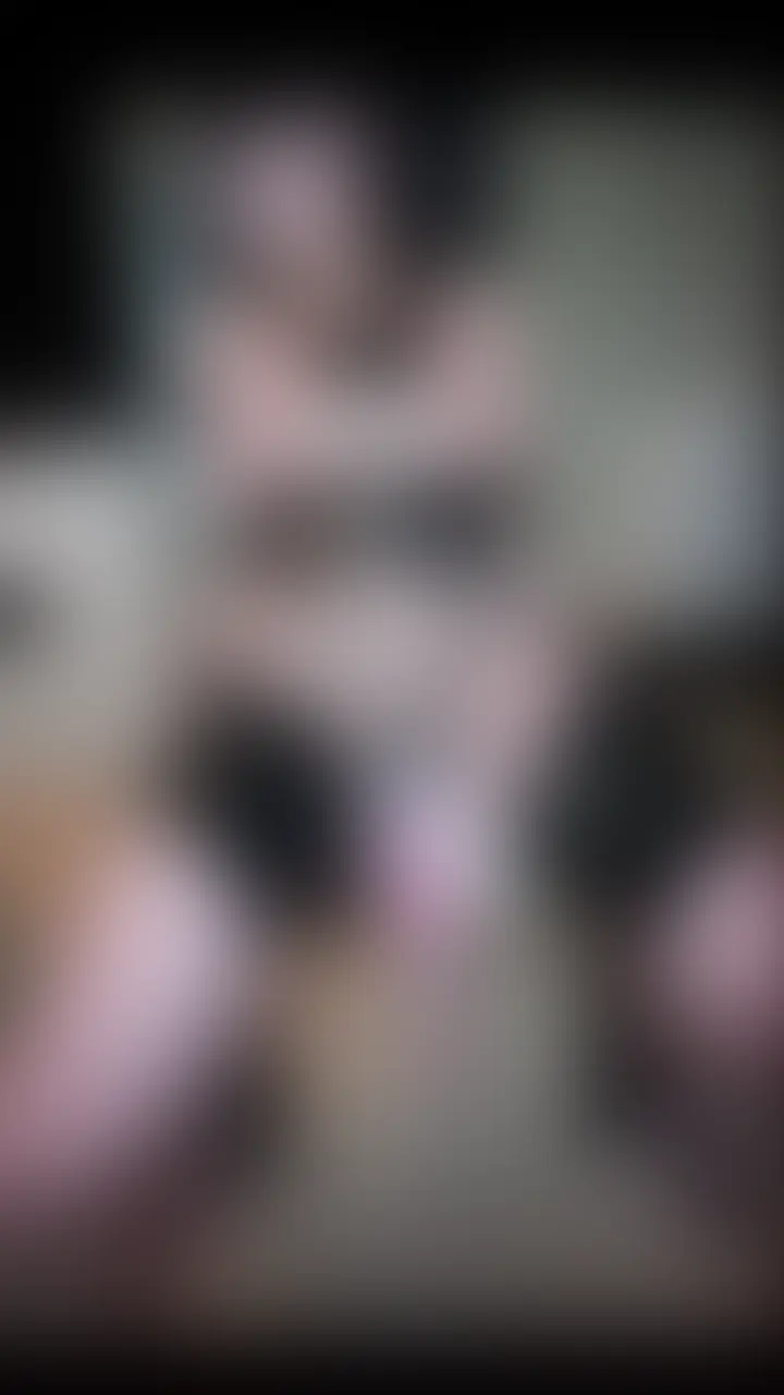 【椅子に固定して電マ責め】
いつも通り椅子に固定して電マ責め!
前半は軽く乳首責めシーンもあります
イッたあと辛くなるのに、イク瞬間に自分で乳首触ってるのがエロい (2/2)