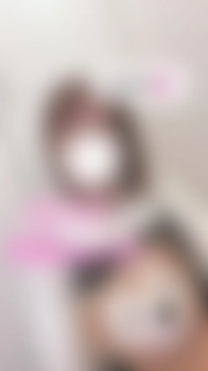 おはよ💓

みんなは、夜更かししてないかな？

今日のコーデは

クラシック👗

このワンピースとシャツのセット

好きなんだ❤️🫶

少し🤏

おまた、さわさわしたら

気持ち良くなっちゃった💗

もっと触りたいけど、、、 (2/2)