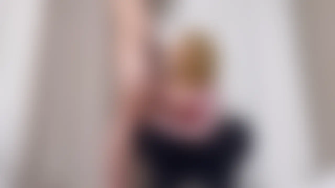 友達と出掛けて帰ってきた妻に
即尺させました🥹

すけべな顔してちんぽ頬張ってます笑

「もう入れていい？」って上乗って来て
一生懸命デカケツ振ってイキまくる変態ちゃん🫶 (2/2)