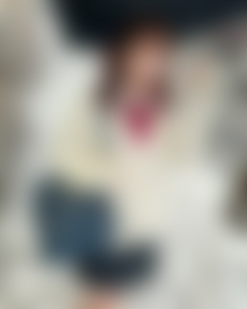 ついに来ました!!今回はこれぞ陽キャ○○○って感じの子!!
外は雪が降っていたから、待ち合わせして速攻ホテルへ!!
全然緊張してるように見えないMちゃん!!
足元から顔までじっくり観察していきます。
長い脚、もちもちな肌、超きれいな胸!!
さわり始めたら恥ずかしさ爆発で照れ隠しするところがたまらなくカワイイ!!
そのあと、気持ちよくなったMちゃんに足コキしてもらいました。
あぁ、ソックスってなんでこんなに気持ちいのか…
その後、手コキ、ジュボフェラ、、乳首舐めなど、してくれました。
う・・・気持ちよくてでちゃいそう。
やられっぱなしもアレなので、コチラからも攻めてみました。
アレ?感度めっちゃよくね?
手マンで上のほうこすってあげるとメッチャ感じてくれました。
我慢できないので挿入。正常位、騎乗位、対面座位、バックといろんな体位でハメハメ。
こんなに気持ちいぃSEX…我慢できない!!
そのまま天に昇るように中出ししちゃいました…ヘヘ。
そしてなんと、特典で2回戦SEXがついてきます!!
この子、M男にはたまらん性格とテクニックの持ち主だ…
超ギリギリの寸止め手コキからの生足コキまでしてくれました。
こんなにされたら一回戦目よりも固くなってしまった○○○。
騎乗位の腰振りも激しくてメッチャいじめてもらっちゃった。
※※※※※※※※※※※※※※※※※※※※※※※※※※※※※※※※※※※※※※※
※出演者は○○○以上である事を身分証で確認し、本人承諾の上撮影しております。
※第三者への送信・転載・転売・二次使用等厳禁です。
この動画を他サイト・配信者で見かけたら場合はご連絡をお願いします。
※日本国内法を遵守し、法律及び条令に反する行為は一切行っておりません。
※※※※※※※※※※※※※※※※※※※※※※※※※※※※※※※※※※※※※※※ (2/2)