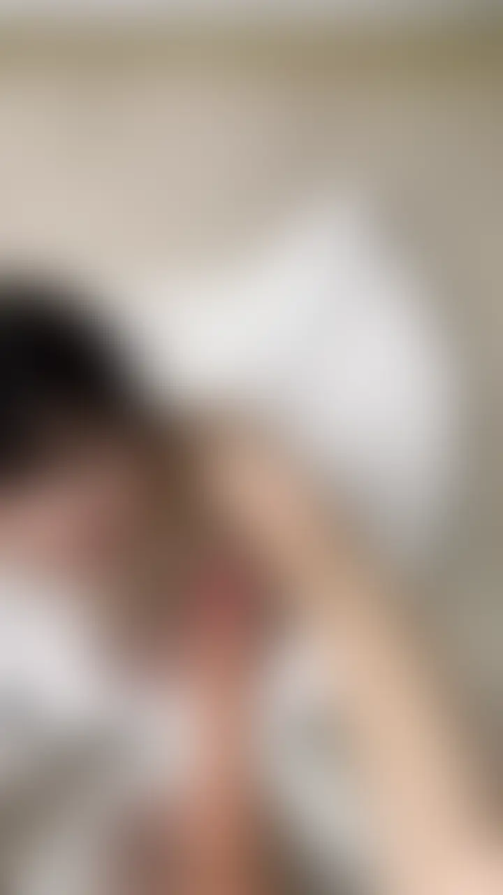 ㊙️今回の内容です㊙️
・ベットルームの鏡におもちゃを取り付けておしゃぶりしてる主観動画です
・もちろん全裸でご奉仕してます
・喉奥まで頑張って入れたから涙目になってるかも
・主観ご奉仕ふぇらからベットに移動して、下半身を広げながら自分でおしゃぶりしながら触っちゃってるところまで見れます
・顔出しです
(16:24秒)
※突然非公開になる場合があります。また公開期限が変更になる場合もあります。
※すでに成人済です。
※すべて撮影許可済みです。 (2/2)