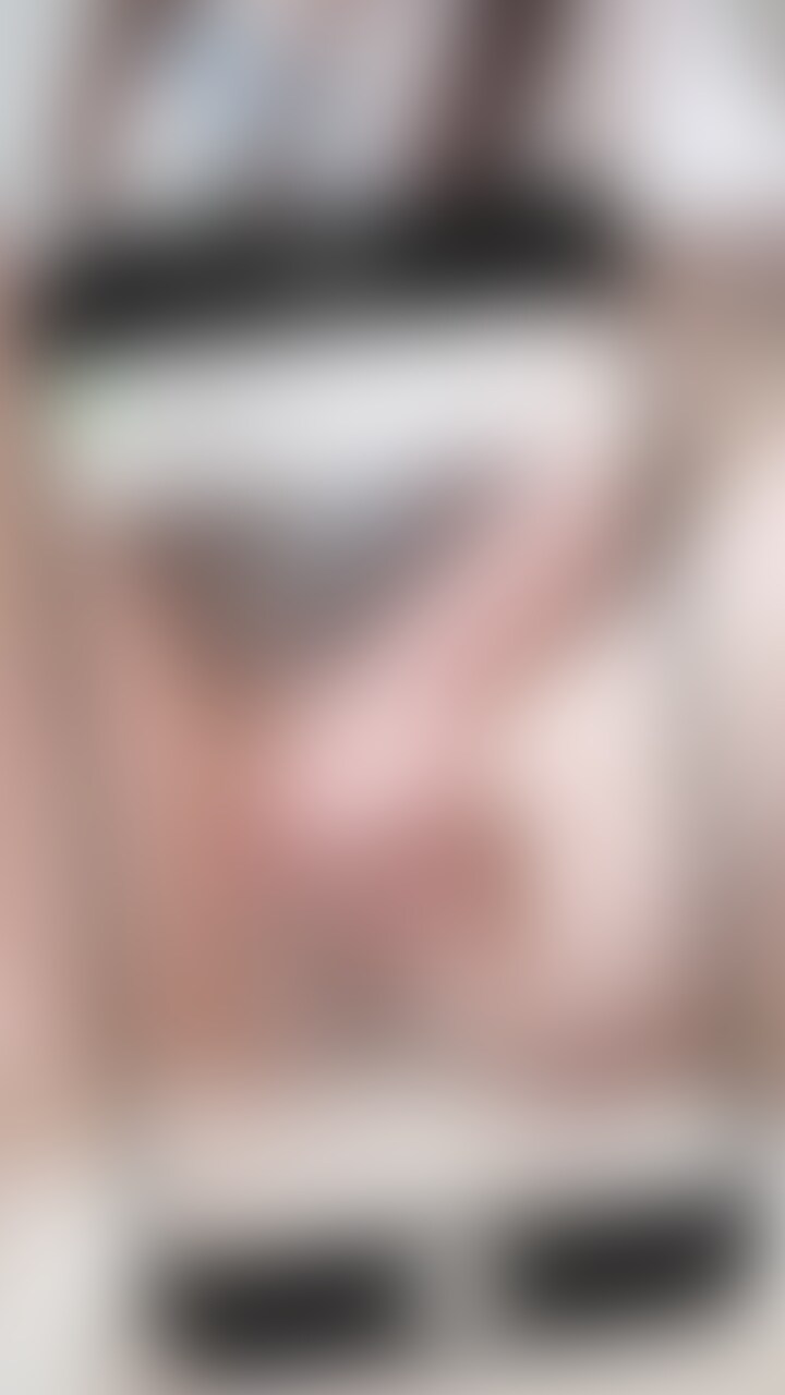 あの子が放課後あっという間に帰る理由。
見られることに興奮するようになっちゃって…
放課後は急いで帰って、親が帰ってくる前に毎日見せ合いする悪い子なんです🥺
イッたあともやめちゃダメだよって言われるから、そのまま続けて短時間に何回もイッちゃうのはいい子でしょ?💓
○○○ほしこちゃんと見せ合いしてる気分で見てね🙈💕 (2/2)