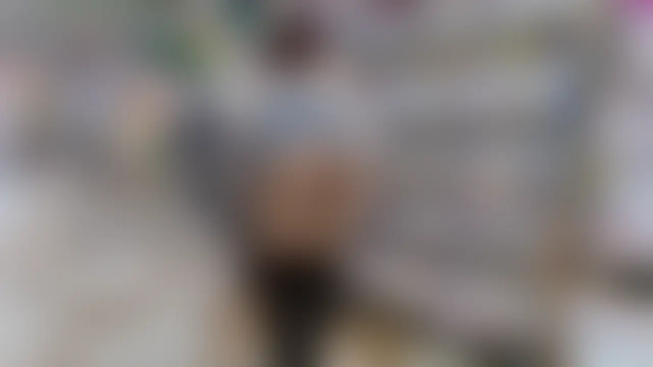 前回の続き動画です😊💗
まだまだ露活を楽しんでいますよ🎵
半ケツがミニスカからはみ出して見えるうえに、わざと突き出して見せつけるchiiちゃん💖
露活を楽しんでホテルに帰ると、廊下で着ている洋服を一枚づつ脱ぎ始めます。
各部屋から声が聞こえてくるのでドキドキが倍増します😳
裸で廊下をウォーキングするchiiちゃんが可愛いです😊💕 (2/2)