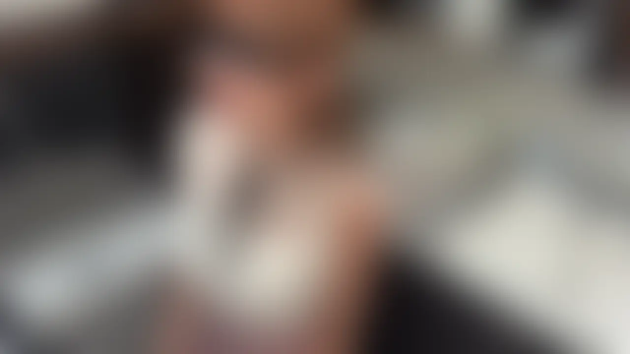 爆美女のトレーナーにどろどろの精子を中出し
ジムで知り合ったトレーナーさんです、、腹筋バキバキでおっぱい大きくてえっぐい身体してて筋トレ中に声かけてナンパしました (2/2)
