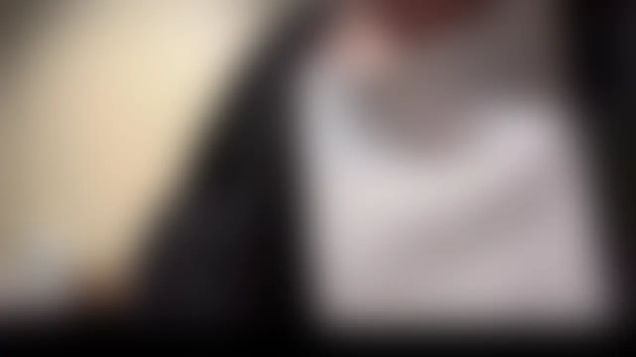 【仕事関係の打ち上げで出会った激カワな美容師さん】

「あ、この人、前に見たことあるな」

くらいの印象だったけど、
意外と趣味が合い、自然に連絡を取り合うようになり2人で遊ぶことに。

最初は仕事の話ばかりだったけど、気づいたらプライベートな話で盛り上がって家へ🏠

職場は女性ばかりでSEXは全く慣れてないらしく
少し触れただけで
「あっ。。//」となりグチョ濡れ。

フェラで「…..ッッっ////」ってバタバタしてたの可愛すぎました

途中で男友達も呼んでH

先っぽ挿れただけで震えてイッちゃうそんな女の子がデカチン2人の男に中出しされるのがエロすぎました。。 (2/2)