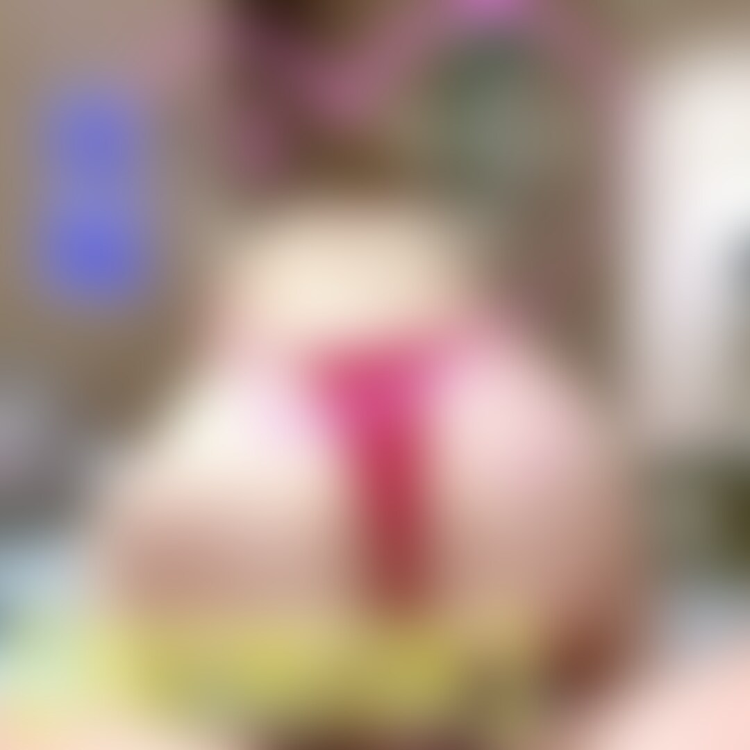 【premium】顔出し・丁寧なモザイク処理
~本番後編~
4発目。いよいよ本番セックスです。やっと私の大好きな他人棒をおまんこに挿入できる。旦那のちんこでは全然満たされないので、4回目といえども不倫相手には頑張ってもらいます。
手マンでのぐちょぐちょ音が物語っていますが、ちんこを咥えすぎてムラムラマックスになっていました。挿入した瞬間は意識飛びそうでした。
でもアクシデントが・・・いろいろな体位を楽しんでいたら、不倫相手さん、さすがに4回目で体力を消耗したのか、途中でお元気がなくなってしまいました。そしてまさかのセリフ。「今日はこの辺で勘弁してもらえないかな?」
・・・残念ながら絶対に無理です!(笑)
問答無用でおしゃぶりタイム。どんなに疲れても、数秒しゃぶれば元通り(笑)どんだけ私のフェラって気持ちいいんだろう(笑)本当に、プロの方と対決してみたいくらい(笑)
そして、再度挿入して、無事中出しいただきました。満足させてもらいました。後編の見どころは、巨尻ドアップの杭打ち騎乗位です。揺れる尻肉をご堪能下さい。
【撮影の裏側】
年末で、仕事と家庭でのストレスが極限に達し、それと比例するように性欲が爆発しそうになっていた頃、不倫相手から連絡がきました。
「嫁とヤってないから年末までに会えない?」
私「じゃあそのままオナニーもせずに精子溜めたまま来てね」
結果、2週間射精なしでムラムラさせることにしました。
私のくちマンコに大量の精子を出すことを楽しみにしていると思ったら、自然とこちらもムラムラしてきます。
とにかく、旦那がいくら精子溜めても興奮しないけど、他人の精子だと思うとその途端に興奮します。
当日、ホテルで会うなりいつもの通りまずフェラ抜き。一瞬でイキそうになるので、ゆっくりゆっくり動きますが、我慢ができないみたい。
それでも10分ほどはしゃぶったかな?
一発目はくちマンコに射精。濃すぎてちょっと喉がイガイガ(笑)
でも、あの精子の生臭さがまたいいんです。
そのあと、ホテルの窓を開け、見られるスリルを味わいながら二回目のフェラ。
顔射してもらいました。盛大に髪と顔にぶちまけてもらいました。
まだまだ濃い(笑)
そして、そのままお風呂ですこしだけイチャイチャして、3回目のフェラ抜き。口内発射です。3回目はベッドでセックスでラストと思っていたのに、どうやら、くちマンコが気持ち良すぎてイキたくなるそうです(笑)
ようやくベッドに移動し、手マンでびしょびしょにしてもらってからのセックス。さすがに3回も抜いたからか、途中で不倫相手さんは中折れした瞬間もあったけど、私のおしゃぶりであっさり復活。
無事今年のセックス納めができました。
実は、不倫相手とはなしあっているのですが、来年は4Pに挑戦したいなと思っています。
カップルさん募集中です。 (2/2)