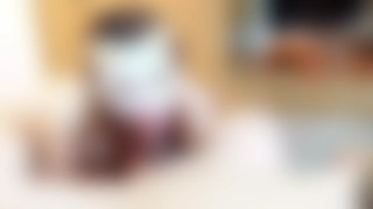 ライブ配信で何度も何度もハメ潮吹き‼️💦
潮吹きの勢いが凄くて顔まで噴き上げる潮吹き🫣
前戯では深いオーガズムで痙攣して絶頂😍
最後は中出しされてお掃除フェラまでする人妻👀 (2/2)