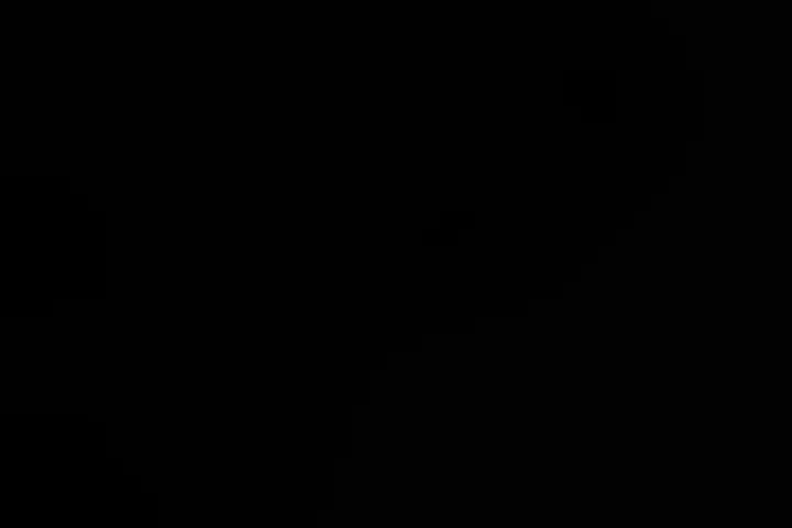 素人娘でなければ嫌だという徹底した超マニアがハメ撮りした生々しい映像です。どんなエッチでも普通で日常…という女子大生の沙里奈ちゃんが「恥ずかしいけど撮られたい」とのこと。チ○ポを突っ込むと可愛い喘ぎで感じまくり!!赤い下着をつけたままのバックの真上からのアングルハメハメは最高にエロいです!!そして騎乗位でも自ら腰を前後にグイグイ動かしてのグラインド騎乗位!!沙里奈ちゃん、最高!! (2/2)
