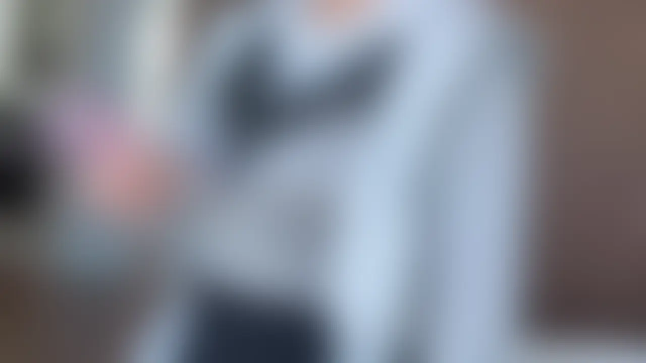 巨乳の裏垢女子Aちゃん(24歳)とプライベートで生ハメ中出し🍼
XのDMで「東京に旅行で来るので遊んでください!」と連絡をもらったので、会ってみたら…Jカップ巨乳のエッチな女の子👩🦰 昼間からJカップおっぱいを堪能しちゃいました。。
AちゃんはXで裏垢女子をやっているので、ときどきXで男と会ってるそう…運が良ければ、この巨乳オッパイを揉んで摘んで吸ったりできるかもです🫢
普段は洋服で隠してるけど…脱いだら超巨乳のJカップを見てあげてください。最後は生ハメ騎乗位で搾り取られちゃいました…
裏垢女子のAちゃんのエッチな姿を見てあげてください。 (2/2)