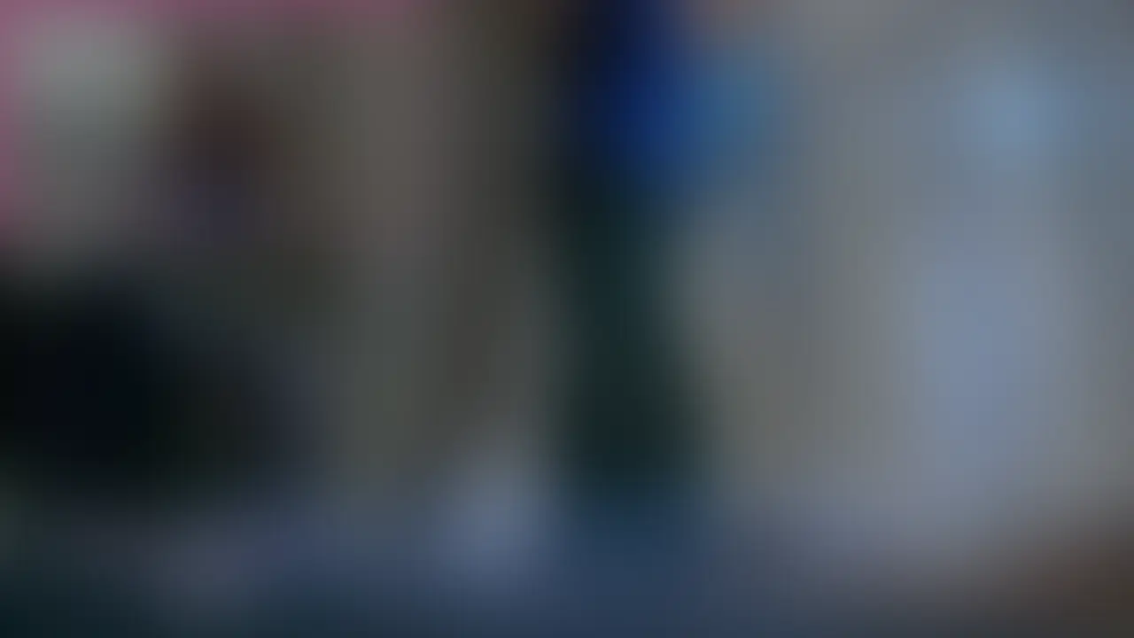 【vlue】
<前半>
この動画・・・。某コンビニ店員が色々とやっちゃってる!?
真っ昼間からカーテンを開けている部屋をのぞいてみると・・・。
窓の外から覗く部屋の中の様子は、見てはいけないものでした。
ただ、ひたすら事が終わるのを覗いてる。
<後半>
さて、後半では何が起こっていたのか・・・
部屋の中での目線を生々しくお届けします。
まぁ、だいたいわかりますよねw
いつも立ち寄ってるコンビニ店員さんも・・・
こんなことしてるかも!?
というか、大学生バイトの子とか、絶対制服着て1度はやったことあるはず!
コンビニに限らず、スタバやカラオケ、チェーン店などの制服って、身近だからこそ興奮するものがありますよね。
色々妄想しちゃってください。
もちろん、コスプレ以前に、とびきりのドアップフェラやジーンズずらしの立ちバックで真昼間から不倫セックスしていることをお忘れなくwww (2/2)