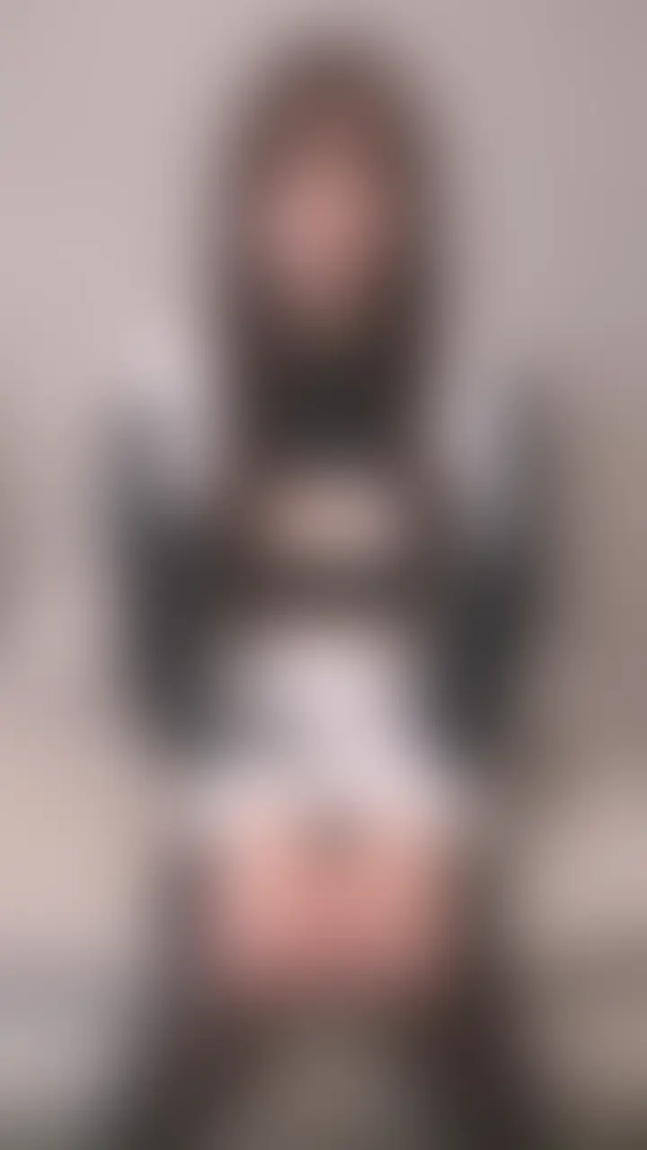 こんばんは、ひなです♡
今回はなんと初めてのコスプレをしてみちゃいました!!
初のコスプレはえっちなメイドさんになってみました♡
コスプレなんて初めてで、ちょっとテンションが上っちゃってます🤭
初めてコスプレでしてみたら、いつもより感じちゃいました...//
他にもしてほしいコスプレがあったら教えてください🥰 (2/2)