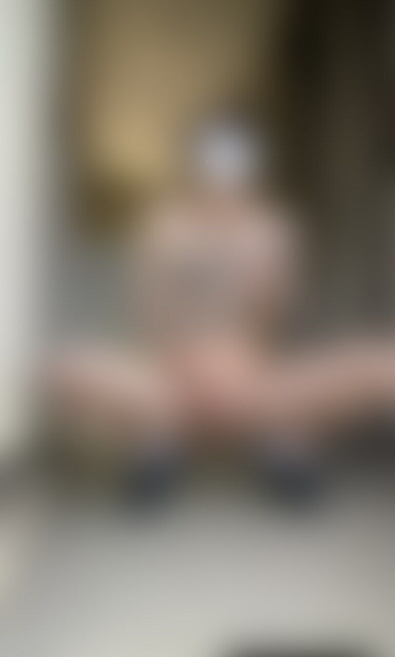 お昼から公衆ト◯レで... sample 1