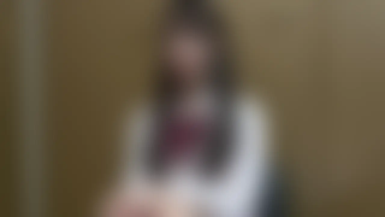 この子はアイドルみたいにかわいい顔をした愛嬌たっぷりの美少女でした。
以前はファミレスのホールでアルバイトをしていたというので接客もお手の物ではないでしょうか。
ダンス部に所属していて平日は忙しいらしく、土日メインでの出勤でがんばってもらいたいと思います。
コスプレだったら多少露出があるものでもがんばれるとのことでしたので期待できそうです。 (2/2)