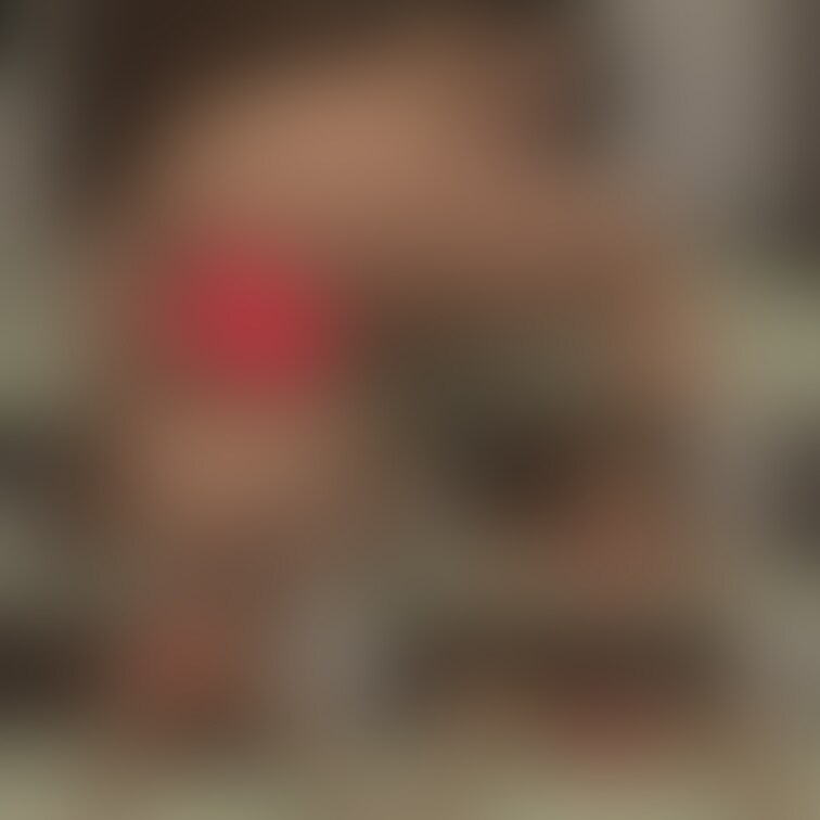 【結衣♥友達のスケベ妻♥♥】結衣さんに自撮りでド淫乱なオナニーをさせてみた件【初めての電マVer】【Part2】

俺たちの身近にいるエロそうでイケてる女を皆様に紹介する企画！
今回は、結衣さん（＃8）です！！

#1～#7までご覧になられた方は、ご存じだと思いますが、結衣さんは、俺の友達の嫁（いわゆる人妻）で、毎日、友達にセックスを求めるくらい、とてもスケベでエッチ好きな絶倫女性です！
今回は、友達に内緒で、自撮りでド淫乱なオナニーをしてもらいました！

結衣さんには、以前にも1度、自撮りオナニーを撮らせてもらったことがあるのですが、以前にも増してスケベさや性感帯への感度が抜群に上がってきているので、また皆様に見ていただこうと思いまして撮らせてもらいました！

前に撮った時は、カメラに撮られることにまだ抵抗があり、恥ずかしそうにオナニーをしてましたが、さすがに何本も撮られているので、カメラへの抵抗はなく、普段しているオナニー（本人曰く、朝晩オナニーしている）を見せてもらおうと思ったのですが、結衣さん、実は電マを使ったことがなかったみたいで、さっそくこの自撮りオナニーで使わせてみました！
初めての電マは、とても気持ち良かったみたいで、いつものオナニー以上にイク事ができたみたいで、終わった後に、すぐに家電量販店で同じものを購入していました！

そんな結衣さんの自撮りオナニーに興味がある方は、是非ポチッとご購入お願いします！

※この商品は、当サイト利用規約、日本国内の法律及び条令に違反する内容は一切含まれておりません。
※この商品の無断転載、転売等の二次利用を一切禁止します。 (2/2)