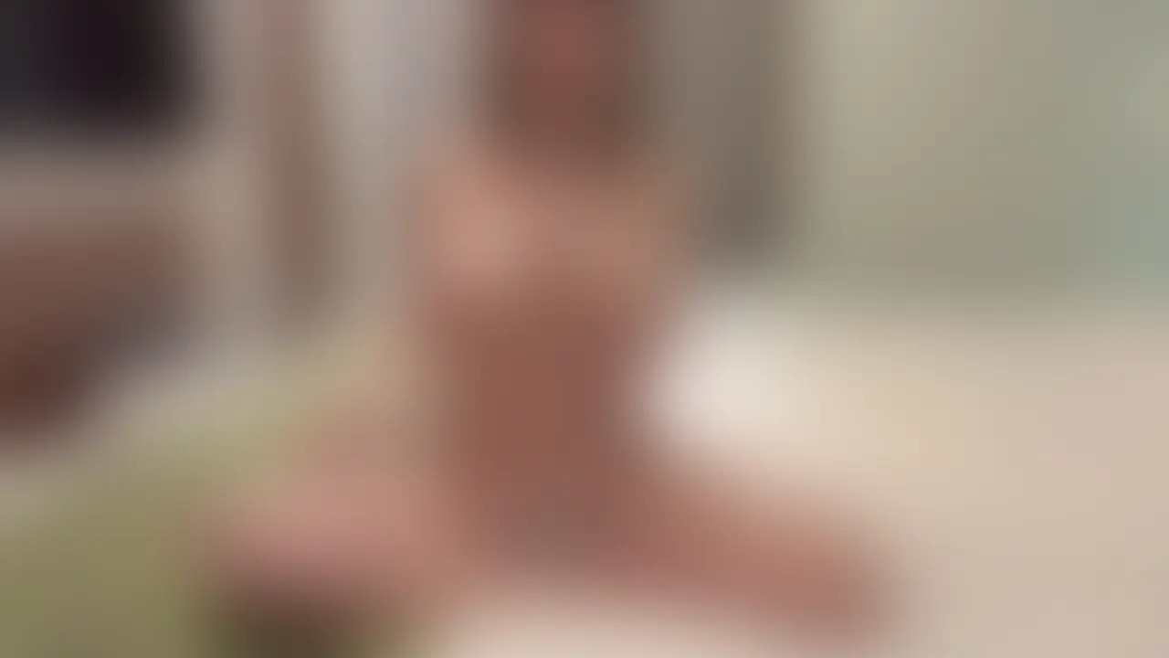 相席屋で仲良くなった男性とホテル来て散々楽しんだのに相手がシャワー浴びてる最中にオナニーしちゃってます🙌
性欲無限で困ってます... (2/2)