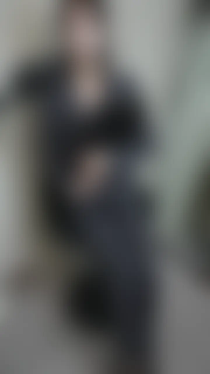 パンツスーツで動画撮ってみたよ♡
お尻と脚の間に挟んであげるね💕
挟んで動いてたら吐息がたくさんもれちゃった‥💗 (2/2)