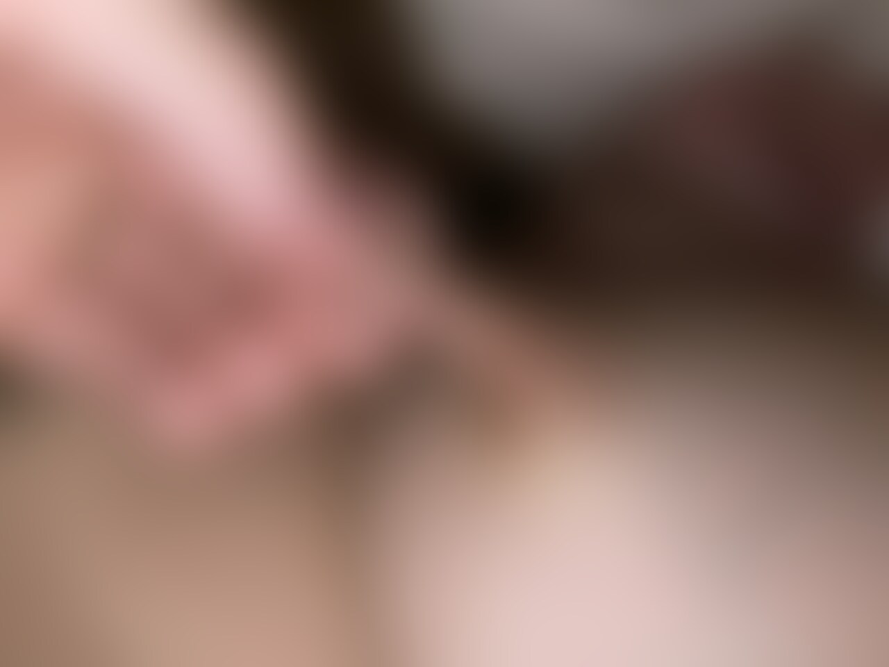 【乳首肥大化+弄り動画🎥】
寝る前に両乳首を最大限まで肥大化させました😄
デカ乳首にさせてからは胸と一緒に弄り倒しました!!
個人的に寝転がった状態で好きなだけ伸ばしたり、こねくり回すのが好きです😍
ほぼ毎日乳首弄ってる気がします🤭
デカ乳首好きな方は是非見てください!! (2/2)