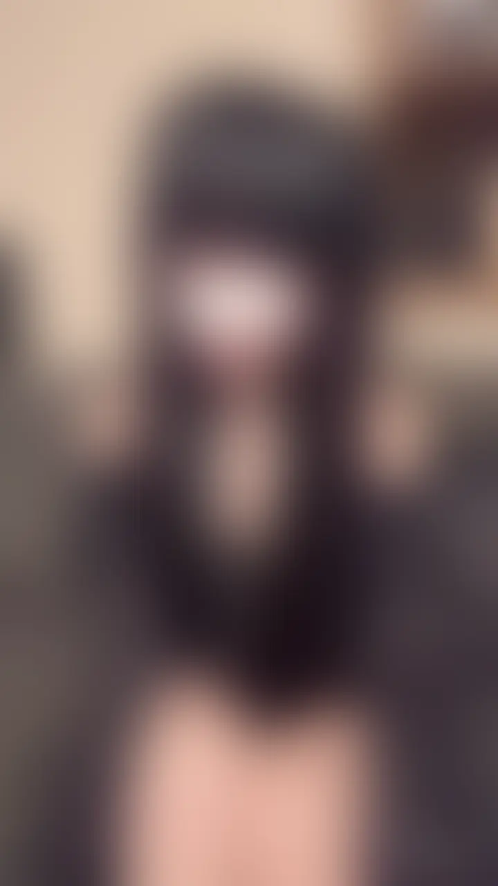 ぱんちらしながらネイルする動画💕ここだけでのトークが聞けちゃうよ!! (2/2)