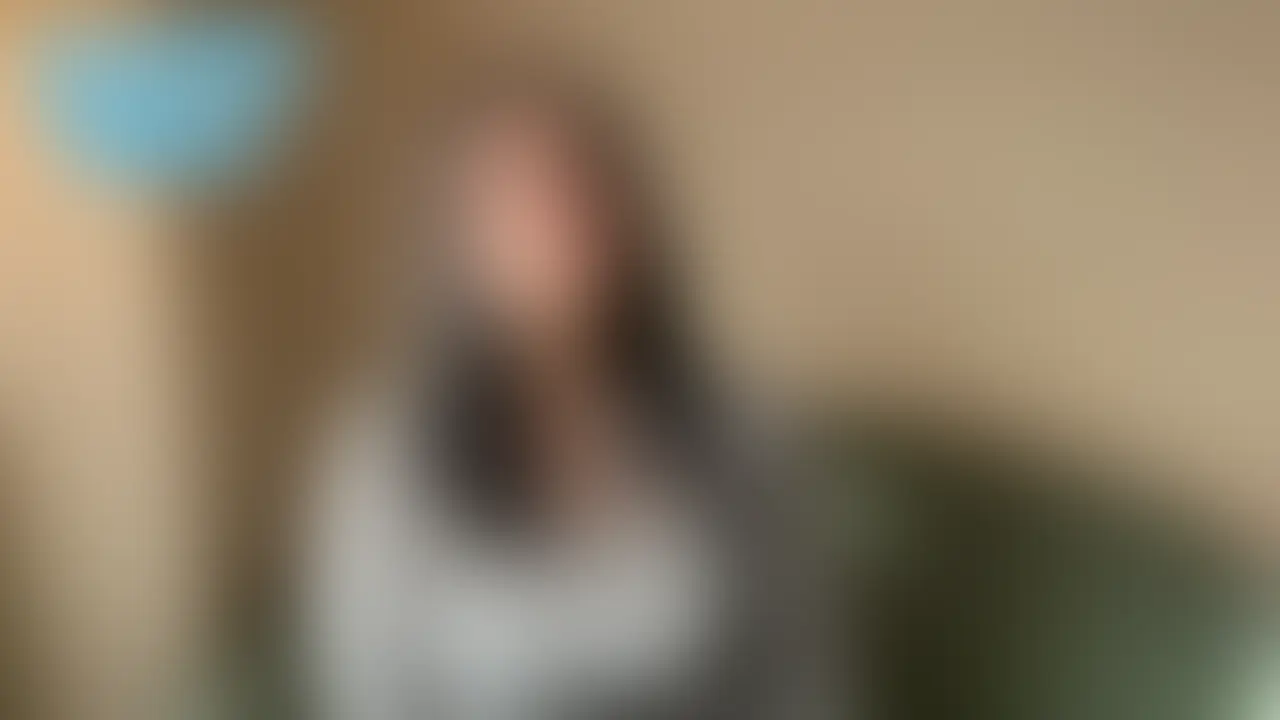 真緒ちゃん、5連続フェラ抜きの映像です
透明感あり清楚な中にも色気を感じる美人さんです。
個性豊かな5名を口技で生かして、毎回ザーメンの一言レビューをしていただき終了。
舐め方も奉仕する姿勢や健気さが感じられて非常によいです。
男性主観で自分がされてる感のある主観映像を後半に収録。
ぜひお楽しみください (2/2)
