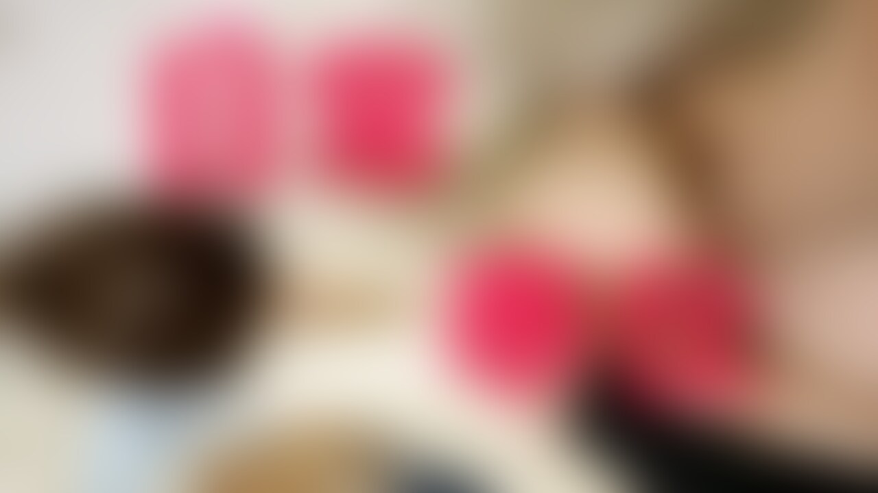 ★性奴○犬ころんの日常 14分
○○○によって感度が良くなった乳首を
コリコリといじると、すぐに発情します。
発情したら自らちんぽへ奉仕をしたくなります。
奉仕をしていたらまんこに欲しくなります。
おねだりをさせて便女まんこで性処理。
そんな部屋での日常です。 (2/2)