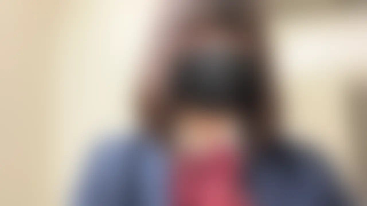 下から見える公衆トイレで制服着て、トイレから足出してオナニーしてみました！ sample 1