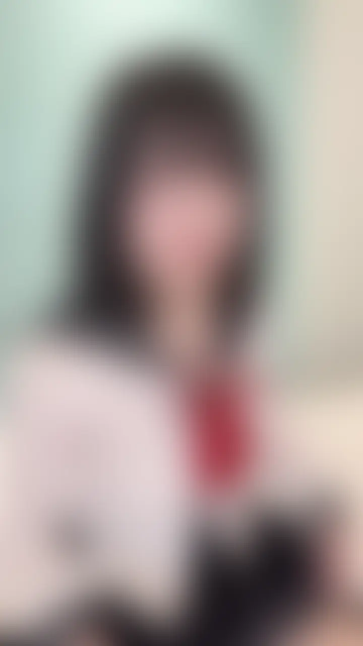 おじさんに分からせられ中出し‼️🩷
生でおちん○ん入れられちゃって・・・💦
おっきくてあっつくて、中ぐちゃぐちゃに掻き回されちゃったよぉ〜🩷
出してないって言ってたけど、なんかおま○この中がすっごいあつい・・・
これって、中出しってやつだよね・・・
いっぱい分からせられちゃって、おち○ぽの味教え込まれちゃった💦
でもきもちかったから、みんなも一緒にしてみる??🥰 (2/2)
