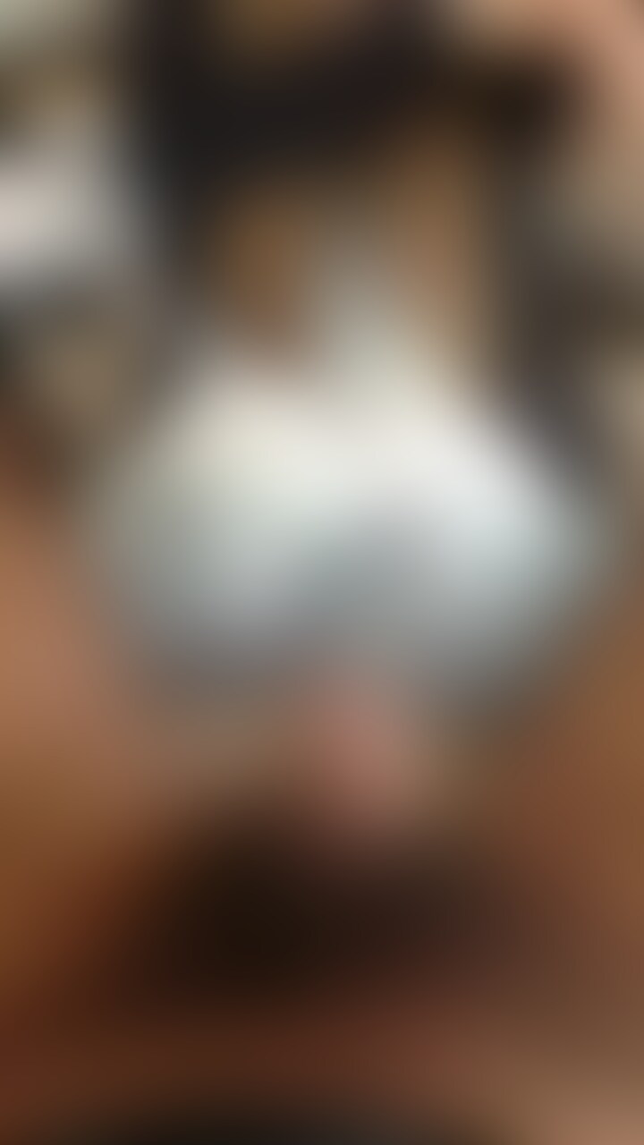 学生の頃からのガチの後輩ですw
たまに強O的にフェラさせていましたw
会話からわかる通り、現在キャバ嬢なんですw
携帯を触っているふりして、実はこっそり撮ってますw (2/2)