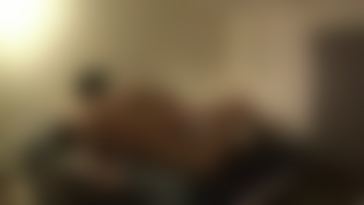今まで撮影した中で、間違いなく1番の大作。

【完全素人寝取られ動画】デカチン男との浮気現場～後編～

100%素人のリアル夫婦浮気現場○○○映像です。
前回のスマホ動画とは違い、人形のハラワタくりぬいてアクションカムを設置した
定点カメラです。
一カ所のみなので、アングルの好みは満たせないかもしれません。
前編後編でほぼノーカットです。

あらすじとしては、前回UPしたスマホ動画はこの動画の数カ月前になります。
浮気を疑ってる旨の夫婦喧嘩をしてから、結局離婚も別居もせず、たまにSEXするくらいには
仲良く生活していました。
妻の○○○に浮気相手から連絡来たのを察知したので、定点カメラを設置。
(スマホ監視ツール入り)

前回寝取られた時に、半分目覚めてきていたので今回も浮気を止めず傍観することにしました。

撮影後、今回の動画をみて思ったのが、
「浮気相手のチンコがでかい」※たぶん自分の1.5倍はあります。自分は並か中の下くらい･･･。

動画の中でも、妻は相手のチンコを「大きい」と何度も言っています。
「気持ちいい」とも何度もいっており、
騎乗位でのストロークの長さや、そもそも喘ぎ声が自分とSEXするときとまったく違います。
今度、自分と妻のハメ撮り動画(1分くらい)を100Pでアップロードしてみます。
ちょうどこの浮気相手と浮気真っ最中の期間に撮影したものです。
比べてみると、自分とのSEXは気が抜けたもので、浮気相手との本気FUCKとの差に愕然ですね。

「やっぱりチンコはある程度でかい方がいい」という事なんでしょう。

リアル動画なので、NTRの企画物とかは正直相手にならないです。
※好きな企画もありますけどね


本動画は後編です。
SEX前の絡みも見たいという方は、前半動画もご視聴ください！
生々しい浮気の絡みが収録されているので、
NTR好きのあなたには是非オススメです！ (2/2)