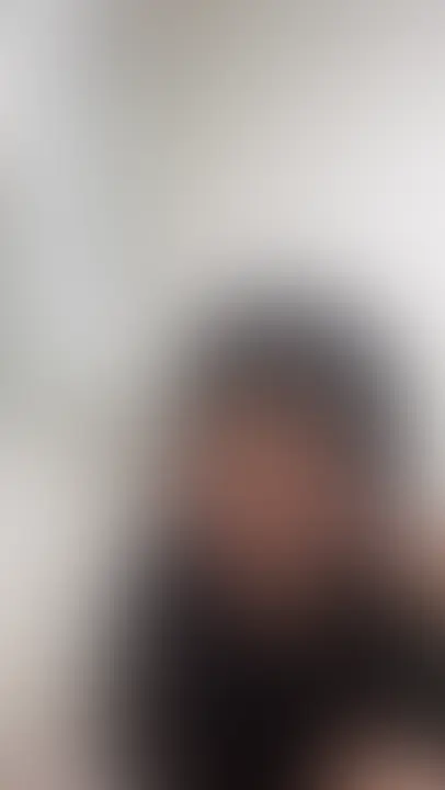 「https://mfco.link/bBIkJwhy」この前作で大好評をいただいた、あの可愛らしい女子大生が待望の第二弾で再登場!
収録時間:約62分の長尺リアル動画です。
引き続き素人らしい自然な雰囲気満載で、清楚で人当たりの良い彼女の可愛さとエロさがさらに深く掘り下げられた内容となっています。
プレイが進むにつれて徐々に理性のタガが外れ、普段の可愛い顔が快楽に溶けていく様子をじっくりとお楽しみいただけます。最大の見どころはやはり本気のアヘ顔絶頂シーン。
可愛い顔が激しく歪み、舌をだらしなく伸ばして目が上吊りになるガチのアヘ顔を連発しながら、何度も激しくイキ狂う姿が圧巻です。
声も完全に抑えきれなくなり、体をビクビクと痙攣させるリアルで激しい反応が長尺ならではのボリュームで収録されています。
前作同様、長時間だからこそ味わえる「徐々にエスカレートしていく本気の乱れっぷり」を存分に堪能できます。
最後には彼女が疲れ果てて寝落ちする可愛い姿も収録!
前作が気に入った方はもちろん、まだ見ていない方も必見の第二弾です。
この反差萌えな可愛い女子大生の、清楚な見た目からは想像できない淫乱な一面を、じっくりと味わってください♪第二弾もどうぞよろしくお願いします!
(フリー版も同時配信中) (2/2)