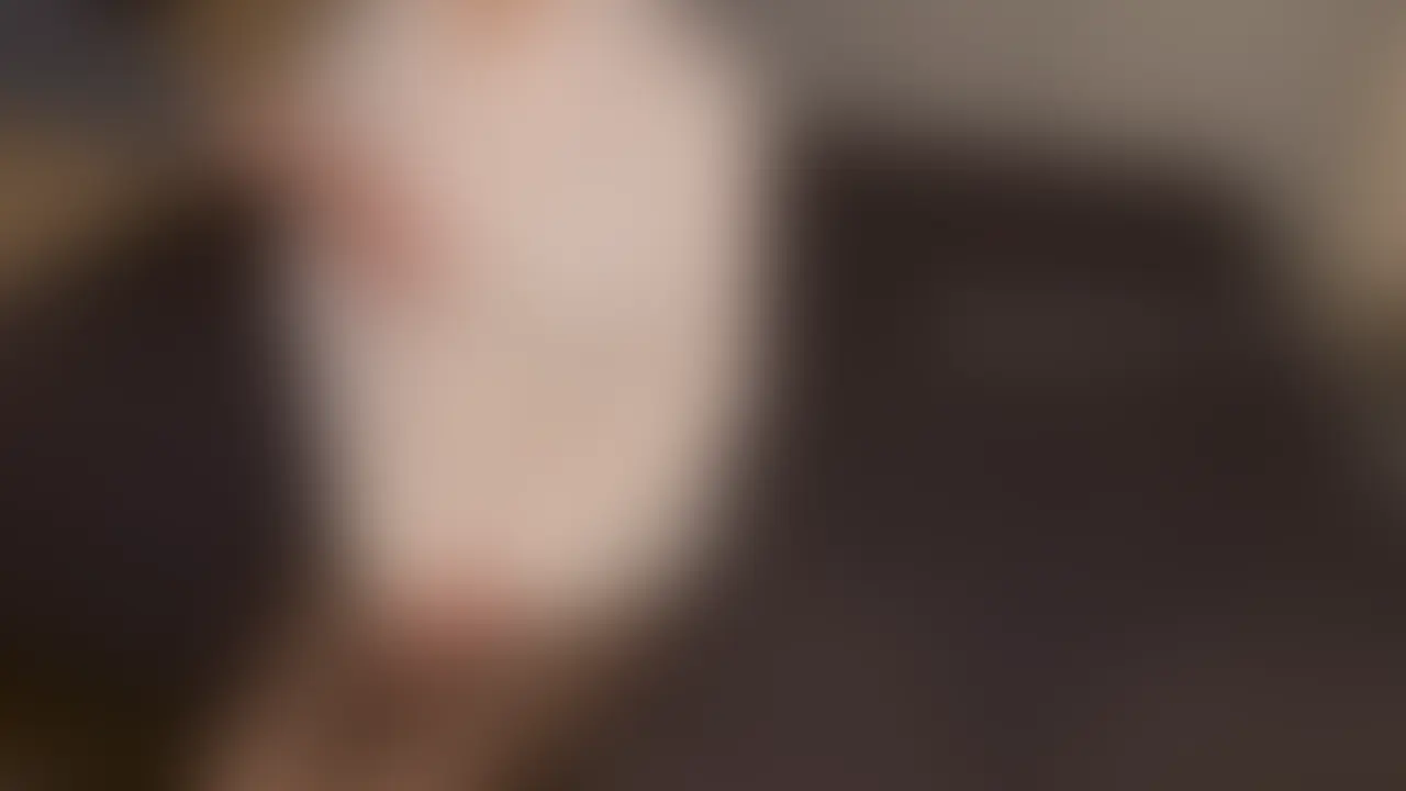 ワイシャツ姿のひまりとセックス。
乳首が勃ってすごく興奮してたみたいです。最後はワイシャツに射精しました。 (2/2)