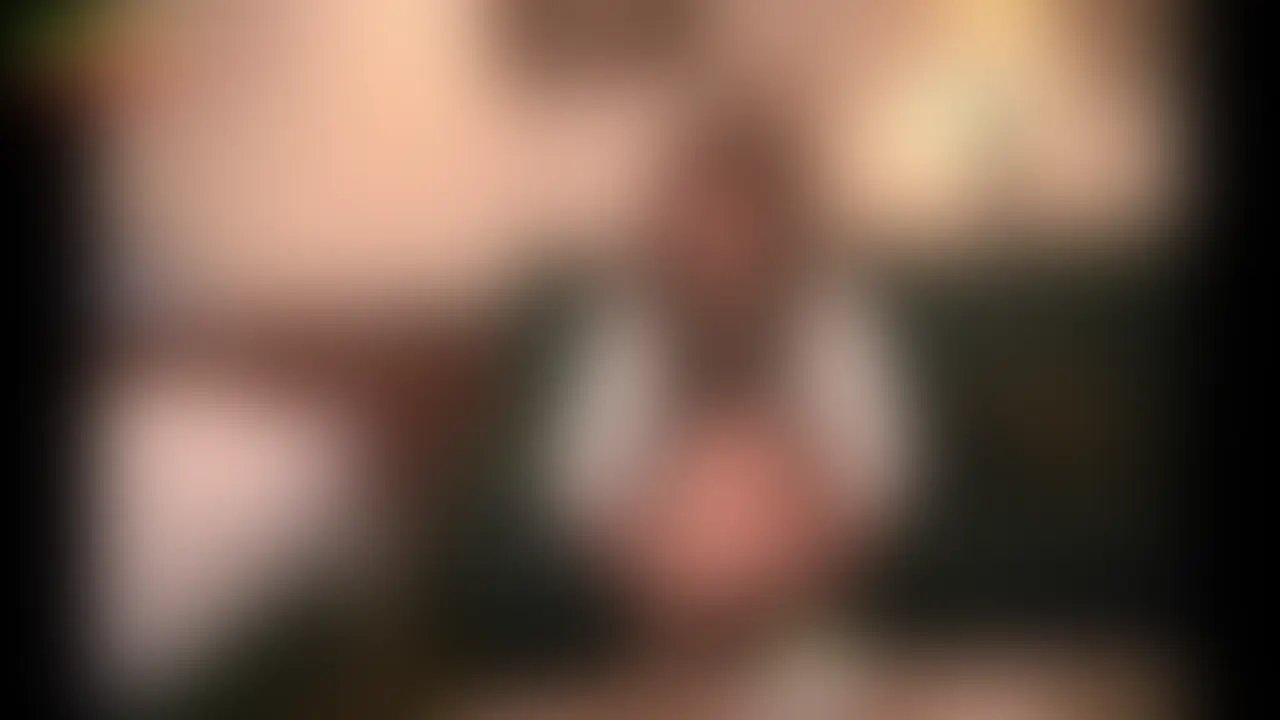 まずはソファーでリラックス
その黒ギャルちゃんにチンポを持っていき生フェラチオ開始
もう何度もエッチしているので僕のチンポはおなじみ
その慣れたチンポをジュボジュボ音立てて僕の大好きな亀頭を舌で刺激しフル勃起状態へ

そのままベットへ移動しますが服は脱がせず靴も履いたままベットへ横たわらせ愛撫開始
僕も何度もセックスしているのでキスしたりイロイロと

服はそのままでパンツだけ脱がし固くなったチンポを毛深くて卑猥なオマンコへゆっくりと挿入
この黒ギャルちゃん１８歳になったばかりでオマンコもキュウキュウに締め付け凄く気持ちよい！

正常位で生膣の襞襞１枚までの感触を味わい女性上位へ体位を変更
黒ギャルちゃん自ら腰を動かしてもらいますが女の子が自分の気持ちよい箇所で動けるので非常に卑猥！
固定カメラに向かい腰を動かすシーンは卑猥さが凄まじく感動的！
また下から腰を動かしオマンコを突くと一層良い声で鳴く黒ギャルちゃん

今回も子宮口で思いっきり射精開始し黒ギャルちゃんも射精されてる精液の感触がハッキリ判る様子
また凄い勢いで脈打つチンポも根本までオマンコに突き刺さった状態でドクドク脈打っているので判るはず
黒ギャルちゃんも「すごい！すごい一杯出てるよ」っと思わず言ってしまう程の中出し射精！

あまりの精液量にちょっと呆れてるご様子ですが本日最初の中出し性行為
この日はまだまだ中出し本番撮影を行っています
精液もまだまだ溜まっていますしねｗｗｗ

今回は最初の１発目の多量中出し性行為の手持ち＆固定カメラによる動画となります
是非僕の中出し射精量の多さを確認してみては如何でしょうか？ (2/2)