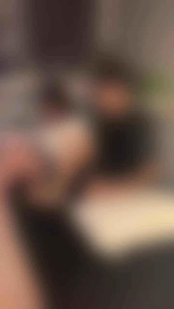 半年前から月1くらいで会っている、本職が歯科衛生士の子をハメ倒した。
職場には女の人しかいないらしく、時々こういう風に男を感じたいって言われてる笑
彼氏も遠距離だから性欲発散できる唯一の場所らしいw
🚨投稿から24時間でいいねとブックマーク数が20越えで好評だったら、続編動画を出しちゃいます (2/2)