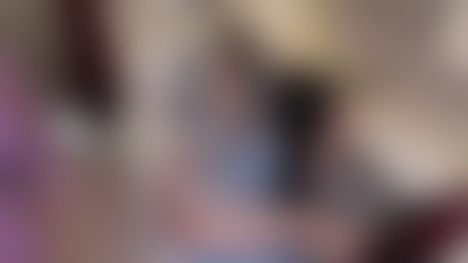 身動き取れないラウンジ嬢がおまんこいじめられまくり🤍 (2/2)