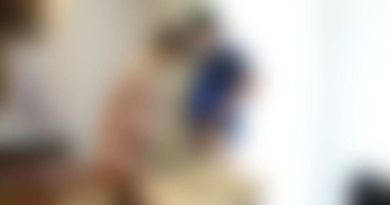 子どもをお昼寝に寝かしつけてリビングでこっそりえっち
普段は子どもの前でママしてても子どもがいないところでは性欲の強い淫乱変態なんです😢 (2/2)