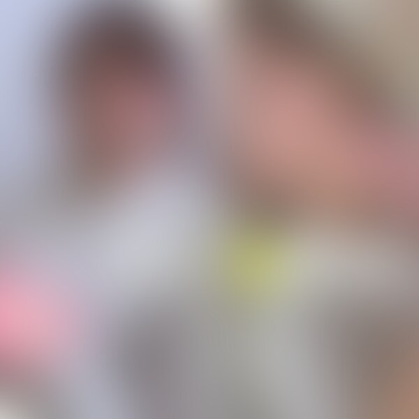 また遊びにやってきてくれました(^^♪
前作はこちら！
https://myfans.jp/posts/fcd0f386-fb6f-4183-b5d5-3f98fc140c71

全開委初めてお会いした時は不意打ちちんこ出しで【いきなりチンコ見せ】でしたが
今回は主観アングルになっています(^^♪
と、言うか彼女こっち見てくるんですよ(;'∀')
あの大きな瞳で、しかも軽く微笑んでくれたりとか。。。
久しぶりに【笑顔がヤヴァイ】案件ですｗ
肝心のフェラですが見つめられながらのフェラは惚れそうになりますｗ
可愛すぎます。。。。
優しく丁寧な愛情すら感じるフェラ、決して激しくはありません。
射精に導くのも激しくしゃぶり込んでこちらが「うわぁぁぁぁ！」ってなる感じではなく
見つめられながらの精神的な所から責められる底からイカせてくれる天国発射。
自分が薄目になるやつｗ←伝わりますかねｗｗｗｗ
あとあえて言いますが自分彼女の【ちっぱい】が大好きです(^^♪
リクエストにも恥ずかしながら答えてくれました。
あと、、、今度SEXもさせてくれそうです (2/2)