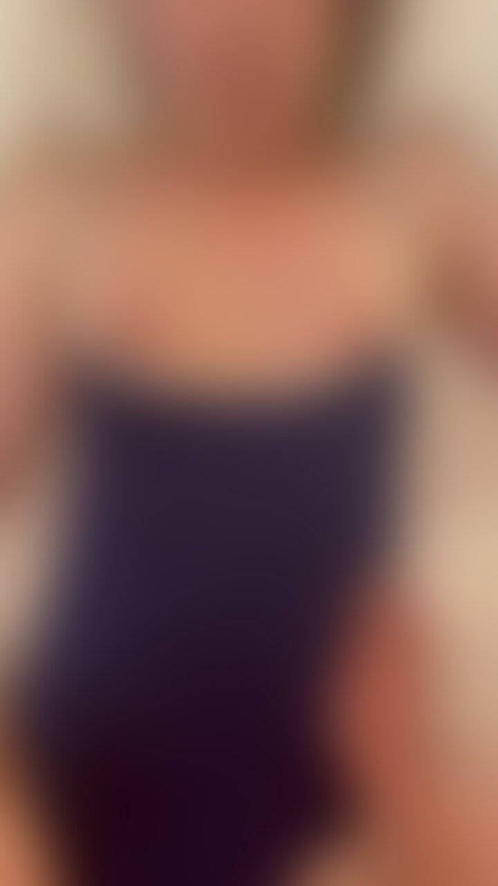 人妻様のスクール水着♡③ 下から突き上げる度に愛液と喘ぎ声がさらに興奮を誘う。旦那には悪いけど呼人のち○コが好きみたい😅 (2/2)