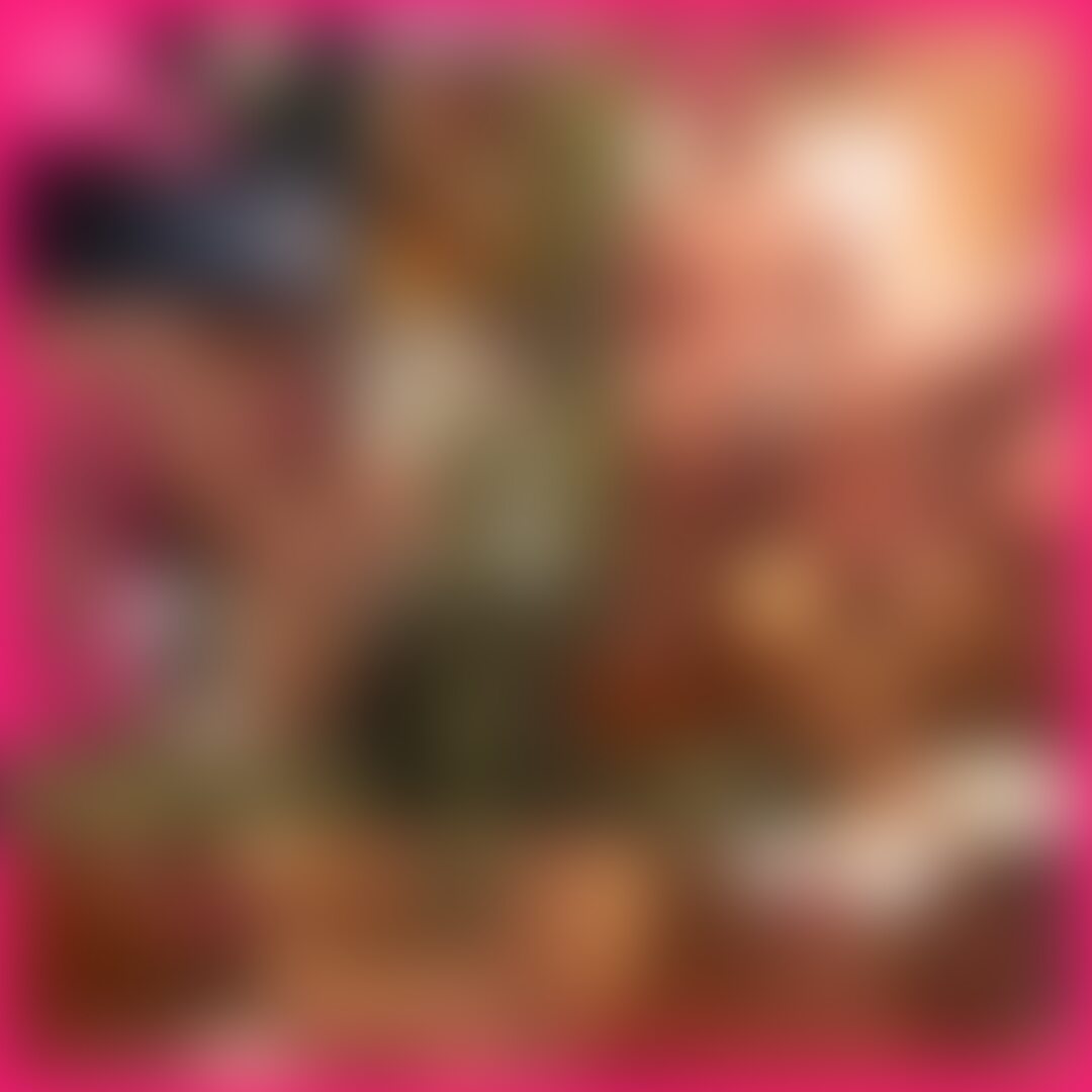 ⚠️本編は目元顔出し💞結婚記念日で、某所にプチ旅行をしてきたときの動画です・・・。
会員に方はご存じの通り、旅行は旅行でもボクの妻を変態にする旅でもあります。

旅行ではしゃいでいたと思えば、
人や車がいるのに、車内でローターを入れられたり、
バックでガン突きしたあとにおちんちんを入れないでいると、「おちんちん、くらはい・・・💕」と腰をやらしくフリフリしておねだりしちゃったりしていました。

潮吹きも何回したのやら・・・。
騎乗位で自分から腰をふり、潮吹き。
電マとちんぽで攻められて噴水級の潮吹き。
正常位でオホ声潮吹き。

今回、ディルドを使って疑似3Pシーンもあるのですが、他人のおちんぽを想像してみろ！って言ったらおまんこがキュッと締まって、ボクとしてはめっちゃ気持ちよかったです。

本人は、言葉では少しいやがっていましたが、心の中ではどのような変化があるのか・・・。大ボリュームの1時間30分🥰🎁ぜひ、アナタの目で確かめてください🦁 (2/2)