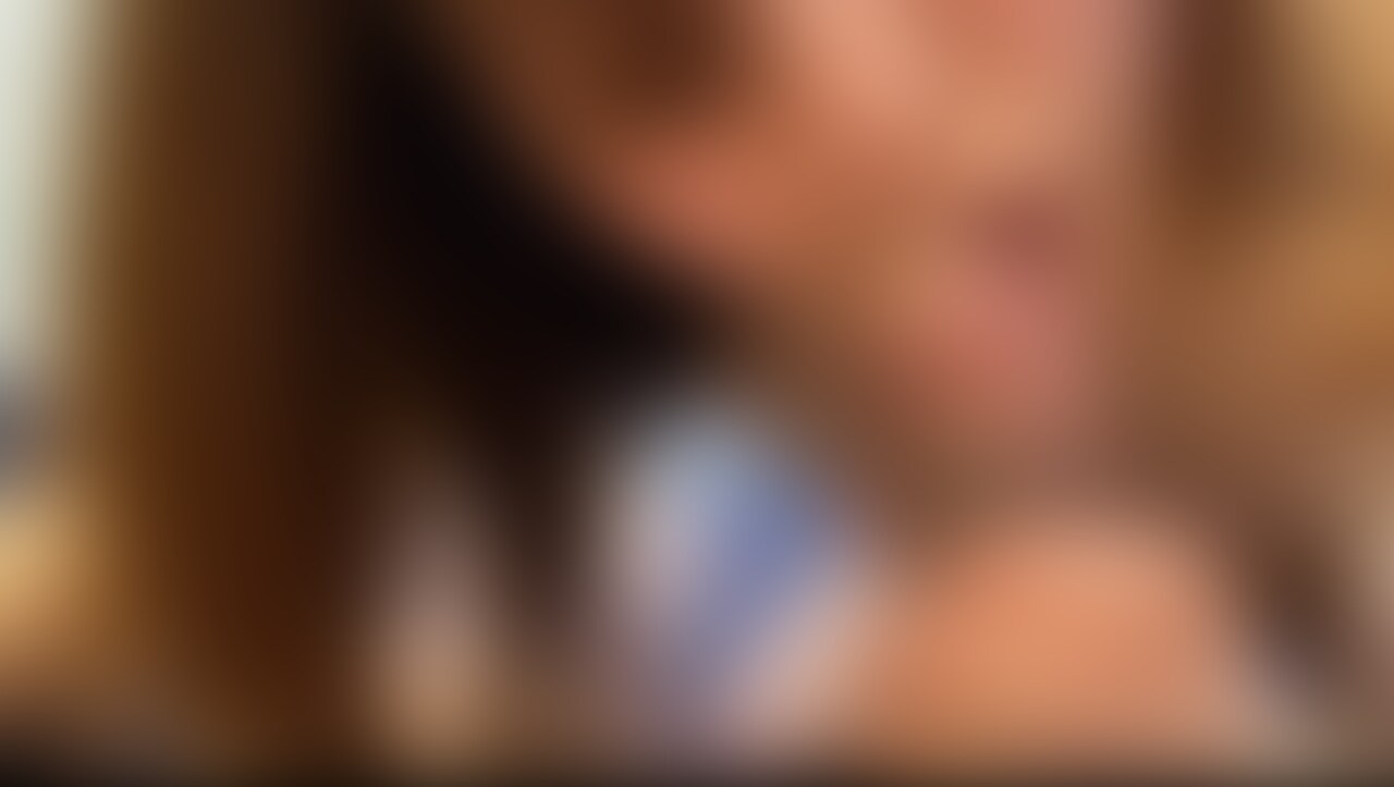 30歳人妻のスレンダー美女・ゆりさん。エッチな動画初出演です!
エッチが好きだけど、ダンナとはセックスレス。コロナでセフレとは疎遠になってたところをツイッターでゲットしました。
人妻はいいですね。
だってエロいです(笑)
ゆりさん、フェラが特徴的で、亀頭をグリングリン舐めまわします。
しかもフェラ好きらしく、放っといたらずっと舐めてました。
フェラ好き、スレンダー好きにはおススメです。
後半は生ハメ口内射精です。お楽しみに! (2/2)