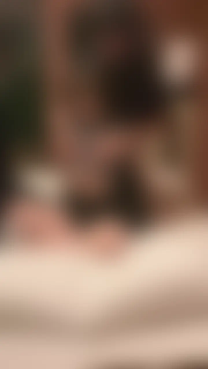 【本編完全顔出し!爆乳の女友達がデカチン2本でイキまくる!】
男友達1人と女友達1人で居酒屋で飲み明かす予定が、まさかの大雨でホテルに避難。
最初は普通にお喋りしてたんですけど、シャワーに入っている間に男友達が豹変。
まさかの友達が先に手を出していたので負けじと参戦して3p開始しちゃいました
🚨投稿から24時間でいいねとブックマーク数が20越えで好評だったら、続編動画を出しちゃいます (2/2)