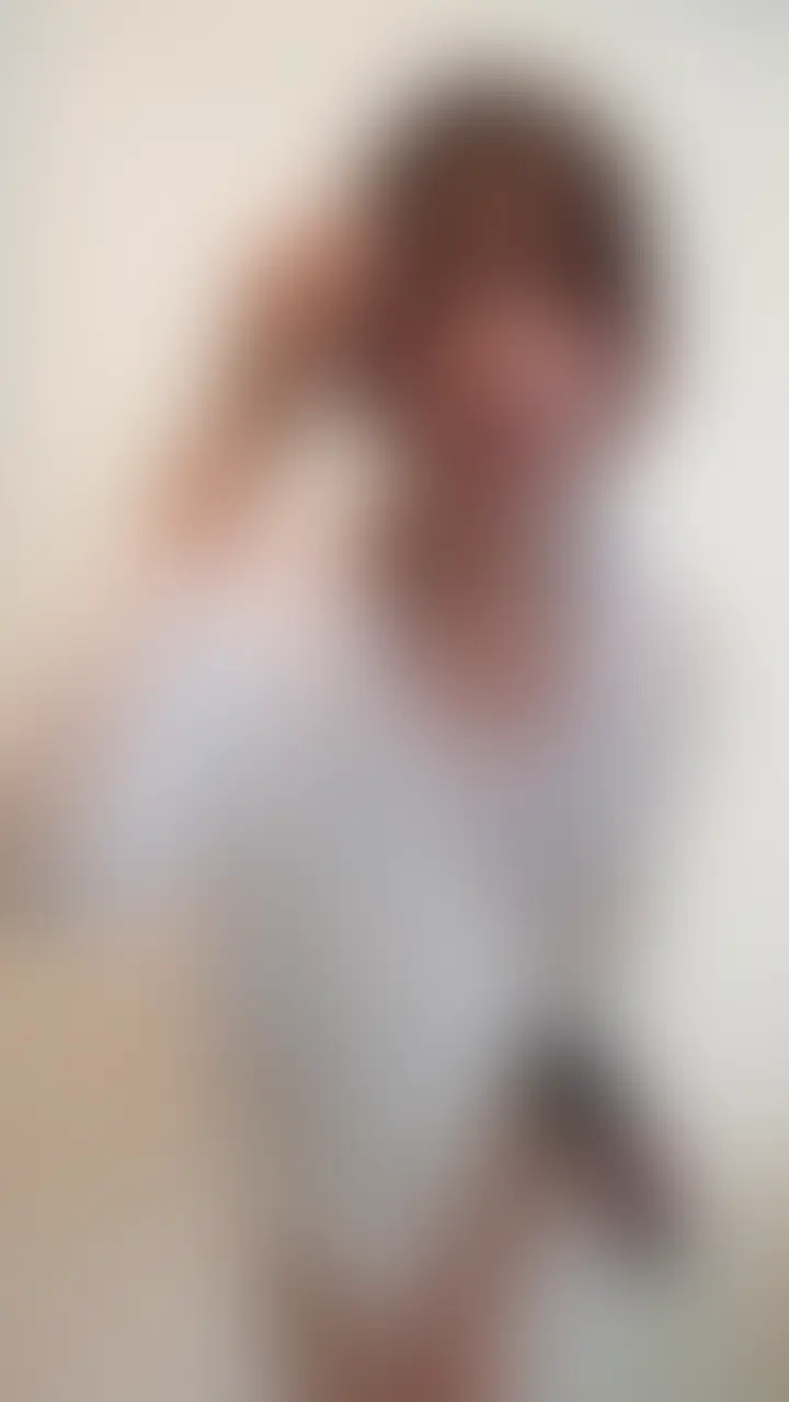 お疲れ様です、ももかです。
紐のセクシー下着を着てオナニーしちゃいました。
今回は下着を着たまま立って、バイブを当てて逝きまくってます。
普通のOLのストレス発散オナニーです。
恥ずかしいけど見てください。 (2/2)