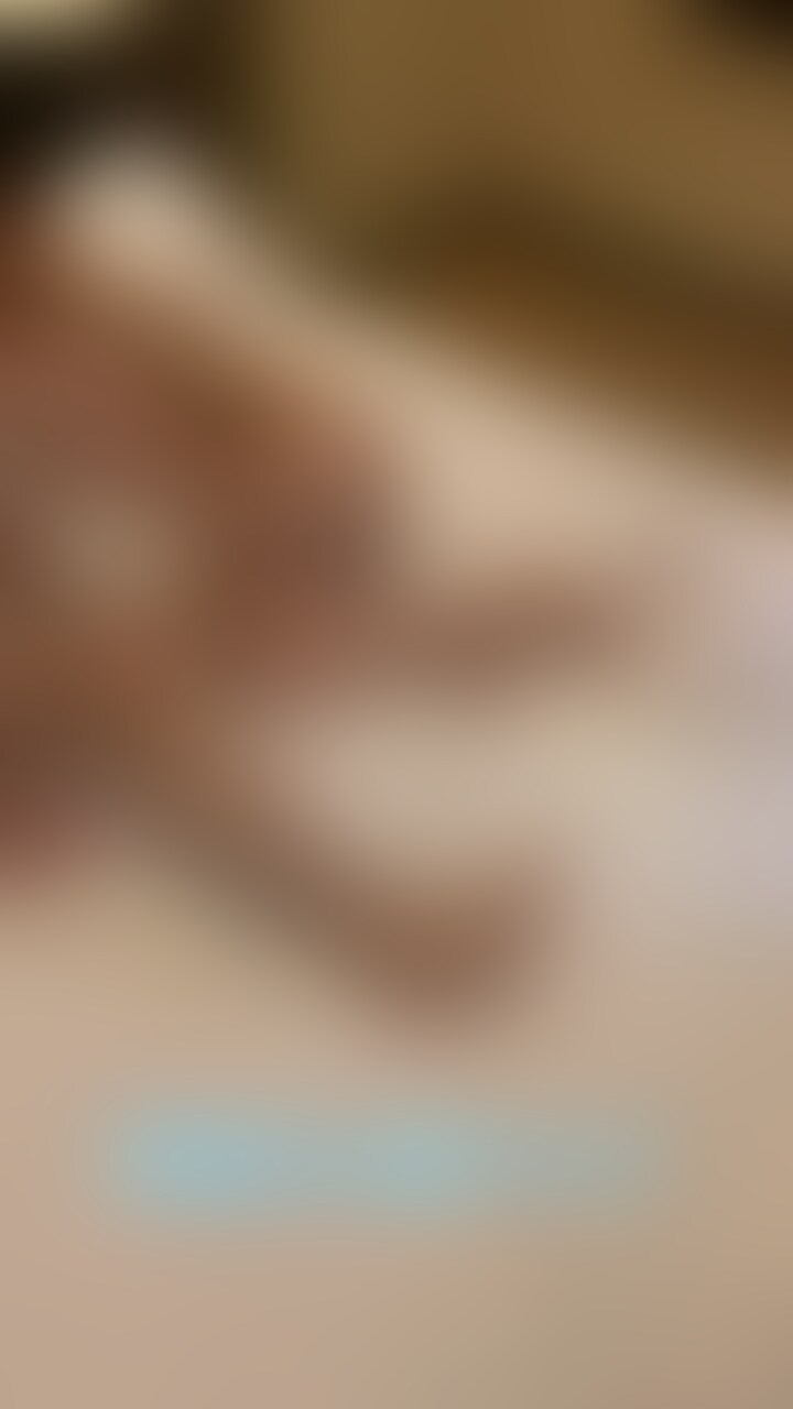 嫁ちゃんと単独さんの寝取られ動画です❤︎
私は撮影しながら下がヤバかった❤︎
嫁ちゃんはキスで飛ぶくらいスイッチ入ります❤︎
私は僕だけの特権❤︎ (2/2)
