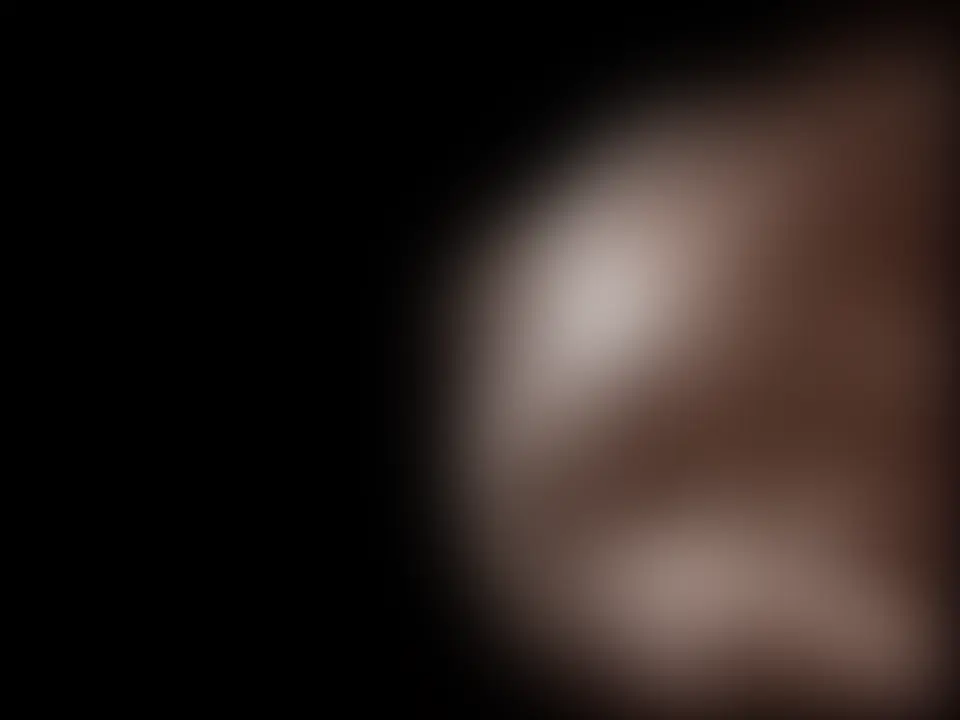 ジムで脚トレの途中、隅で真剣に胸トレしている眼鏡の男性に気づいた。知的でどこか初々しい雰囲気に、思わず何度も目で追... sample 1