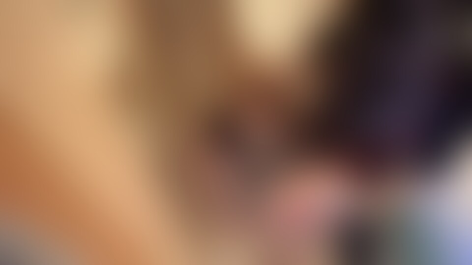 現ドMキャバ嬢のオナホ扱いハメ撮り♡上バージョン
今回はキャバドレスのまま好きにおま○こ○○○ して貰っちゃった……♡
まずは甘勃ちおち○ぽに口でご奉仕♡裏筋も舌でしっかり擦って、この後おま○こ滅多打ちにして貰えるようにフェ○で媚びるの♡
準備万端とろとろあつあつのおま○こに挿入……♡
バックからおち○ぽでポルチオノックされて、頭で気持ちいいことしか考えられないようにしてもらう時が1番好き……♡
おま○こアクメの準備してる子宮に、おち○ぽピストン♡マジでこの瞬間だけで何回でも思い出しオナ出来ちゃう🥺
すぐにおま○こ喜んじゃう雑魚ドMすいま、みんなも好きになって〜♡♡ (2/2)