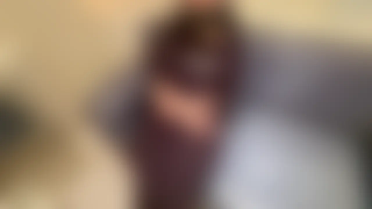 酔うとちょうど良いブス――。
普段は微妙な顔立ちで自信なさげな女が、スイッチ入って急にエロく崩れる。
ソファに押し倒して足をマンコに突っ込み、ポルチオをグリグリ抉る。土下座させて頭を踏みつけながら尻をスパンキングしまくれば、ビチャビチャに濡れたマンコから白い糸がダラダラと引く。
おもちゃを突っ込んでイキ狂わせ、足バタイラマで喉奥をガンガン犯す!
「ブスでごめんなさい…」と泣きながら何度もイキ果てる、ちょいブスの惨めでエロい一夜。 (2/2)