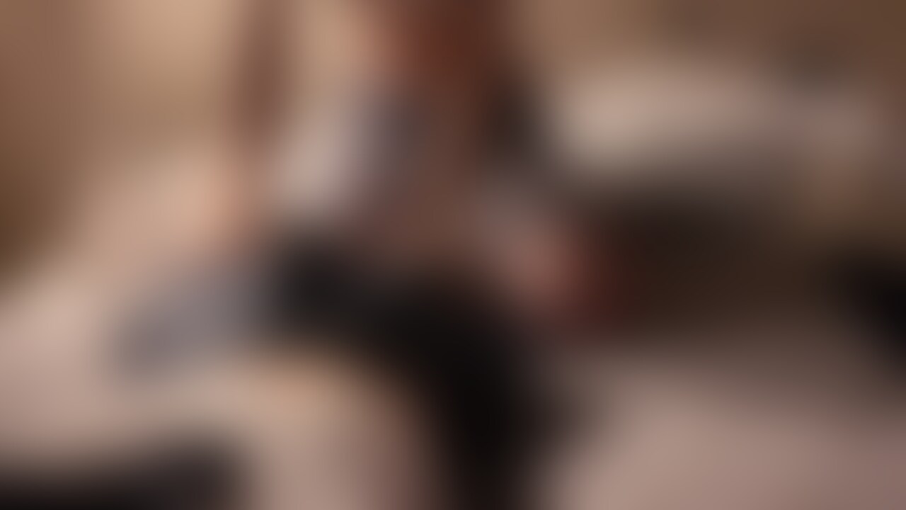 恥ずかしい姿にさせて
寸止め亀頭責めしてみたよ♡
もう既にビクビクさせて悶えちゃって可愛い(笑)
先っぽと乳首弱いんだもんね〜🥺
弱い所ばかり責めて壊してあげる♡
いっぱいおちんちんおかしくなっちゃえ♡
だから沢山勃起させておちんちん大きくしてね?
身体もおちんちんもえっちだし私も興奮しちゃった⋯♡
ローション沢山塗ってぬちぬちしてあげる。
寸止めいっぱい頑張ったからご褒美に射精させてあげたの🍼
大量に精子出してビクビクさせてもう愛おしいよね😮💨♡ (2/2)